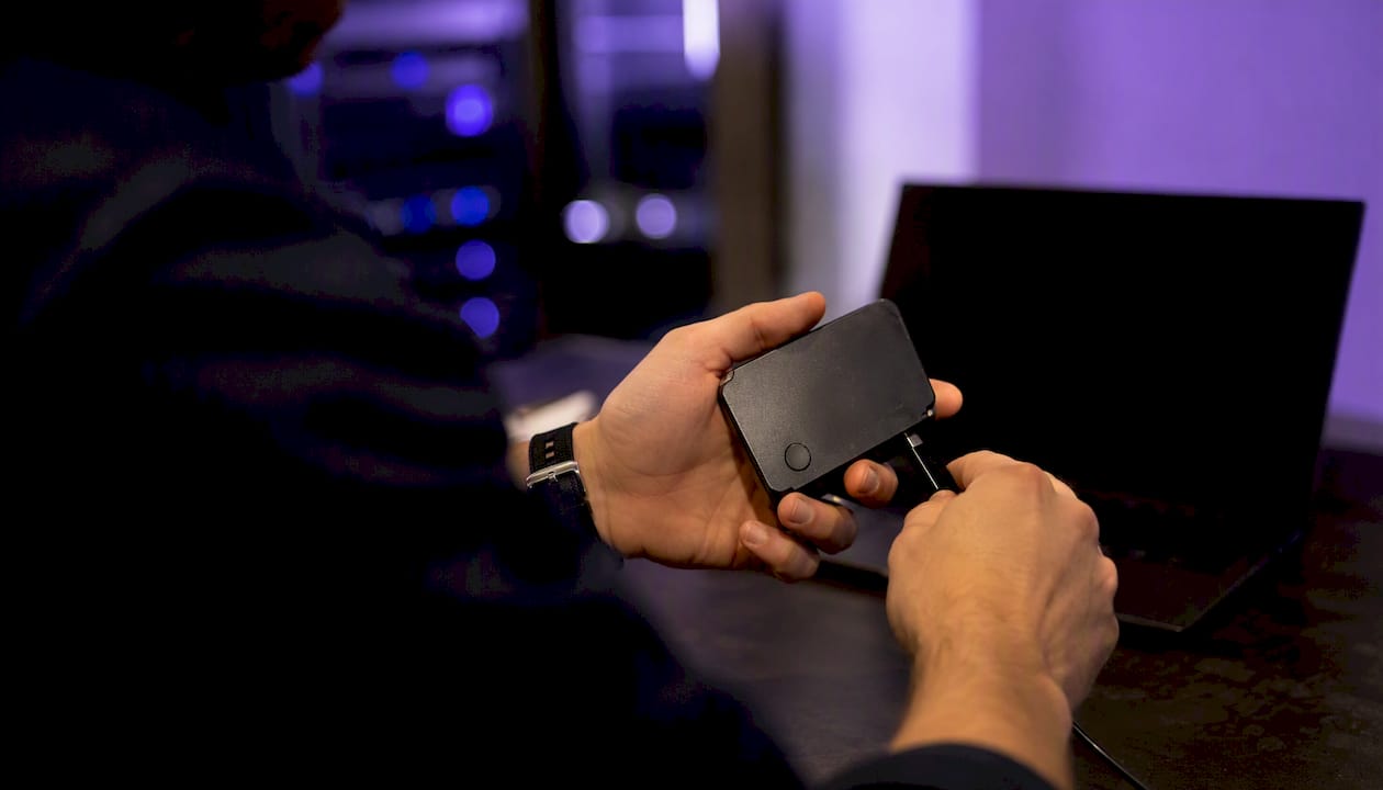Hands renewing token on hardware device