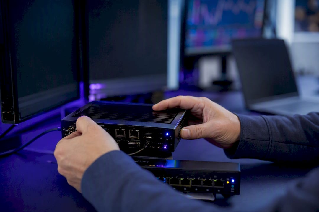 Hands adjusting trade latency monitoring device