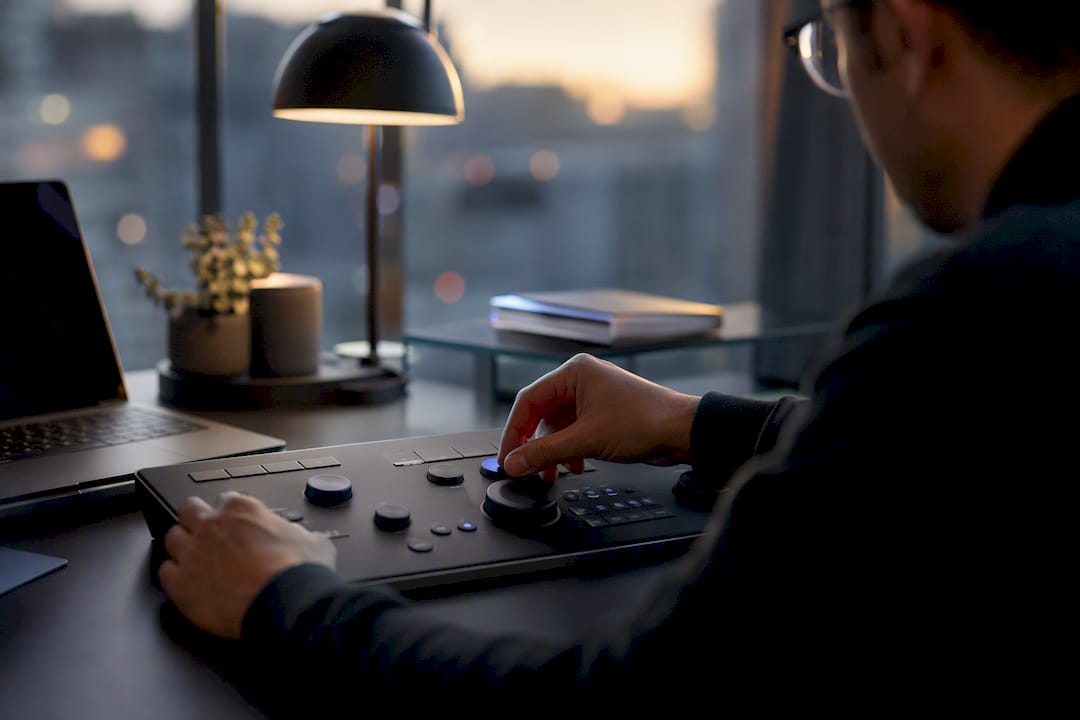Hands adjusting control for stop-loss automation