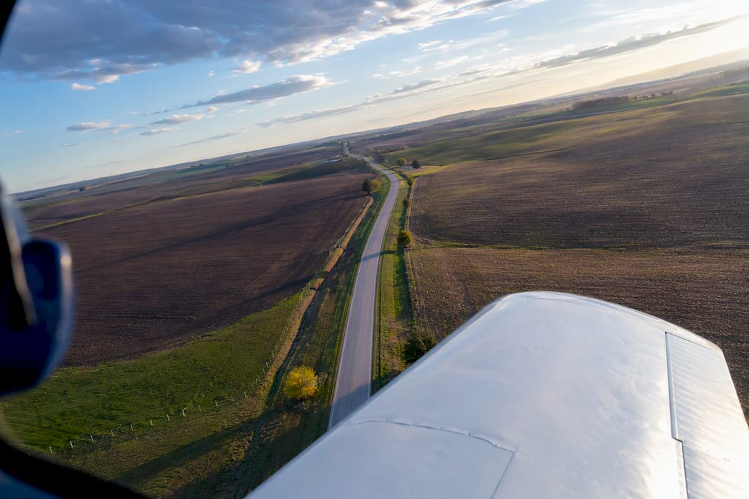 Airplane tracking a road in crosswind
