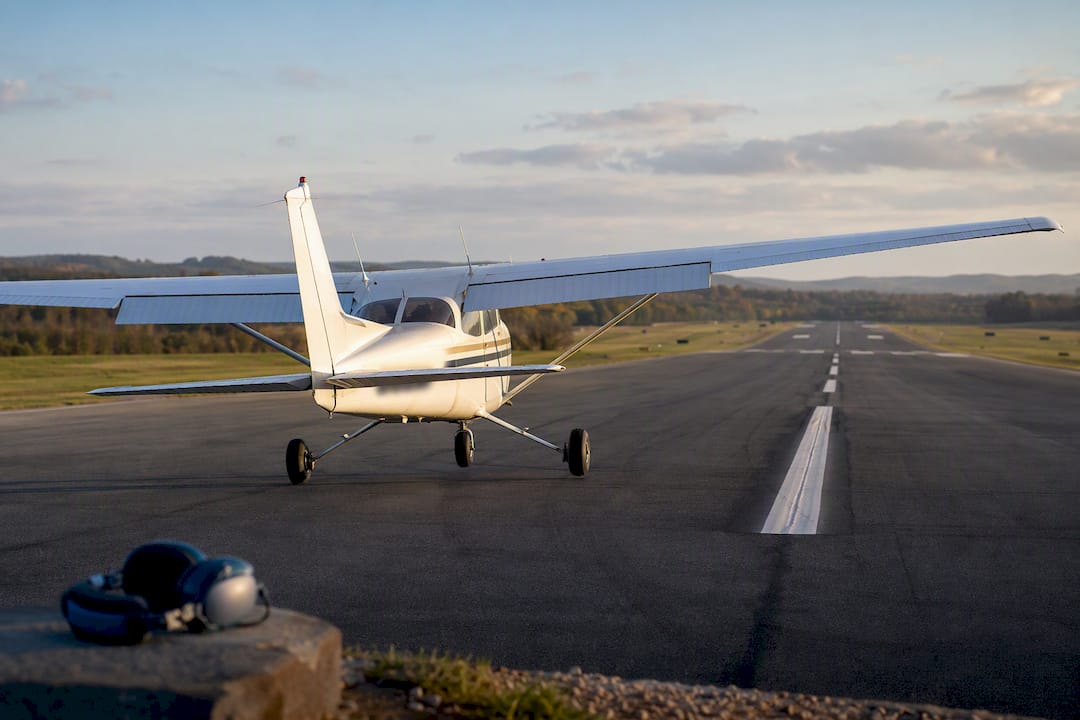 Trainer aircraft aligned for crosswind landing