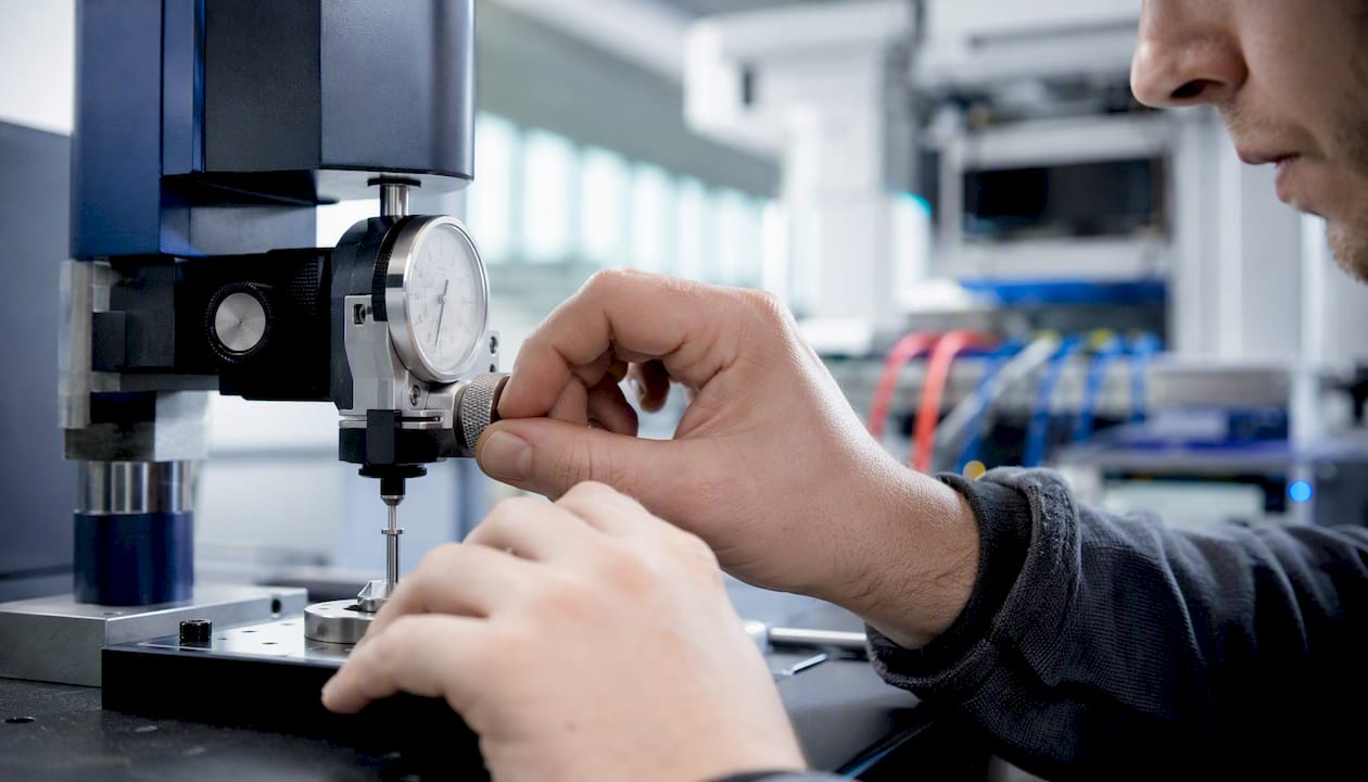 Hands calibrating measurement device