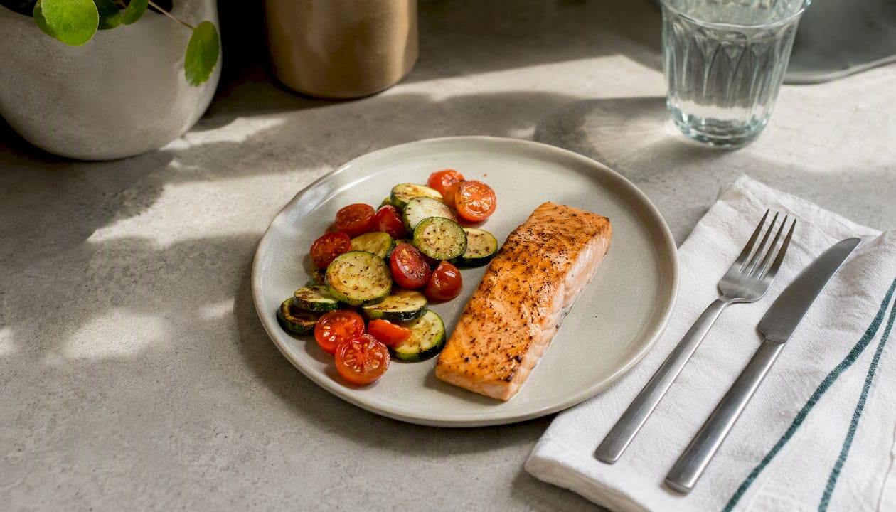 Baked salmon with kale and sweet potatoes