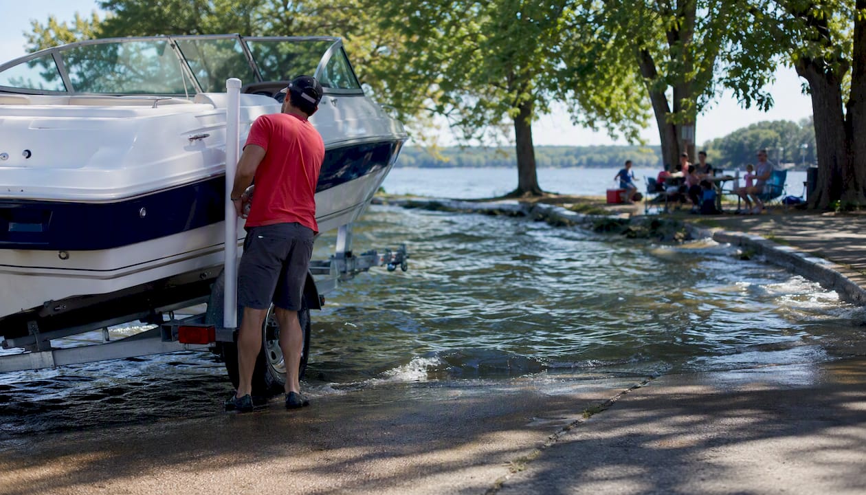 Powerboat launching at Buckeye Lake ramp
