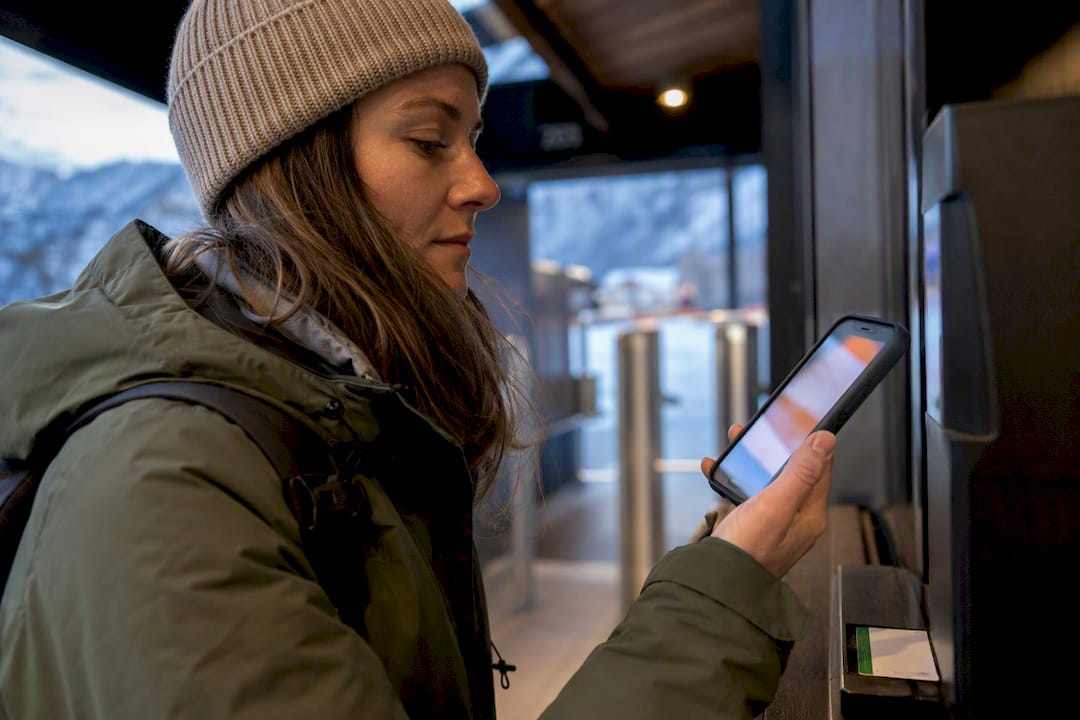 Guest using offline mobile pass at gate