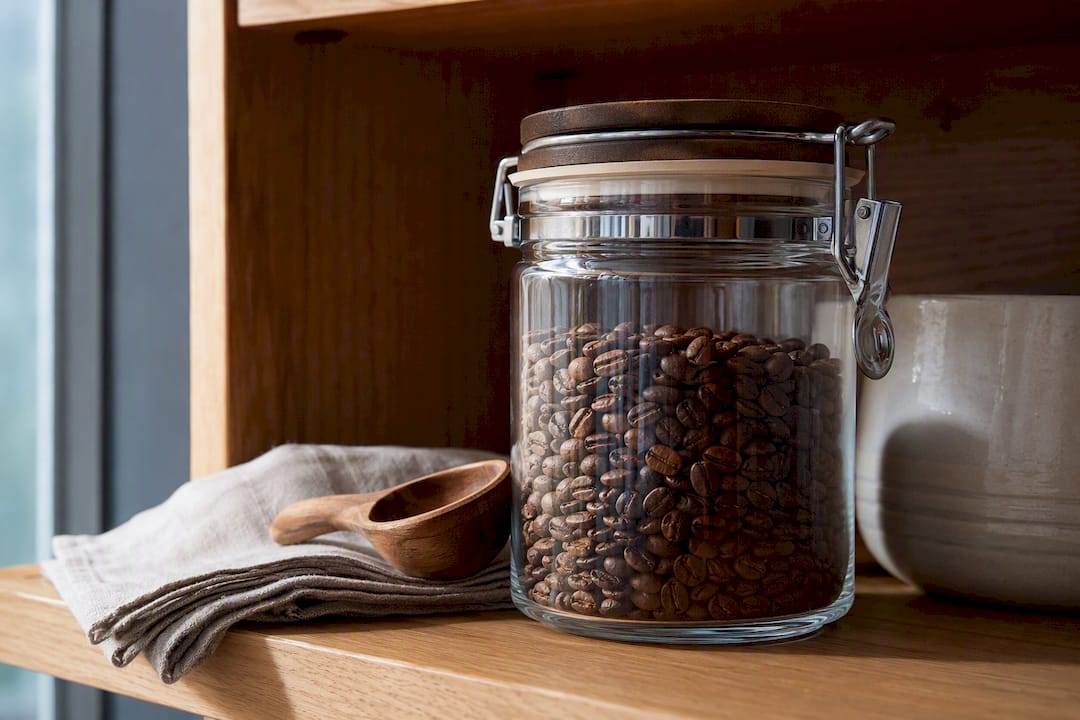 Airtight canister storing coffee beans