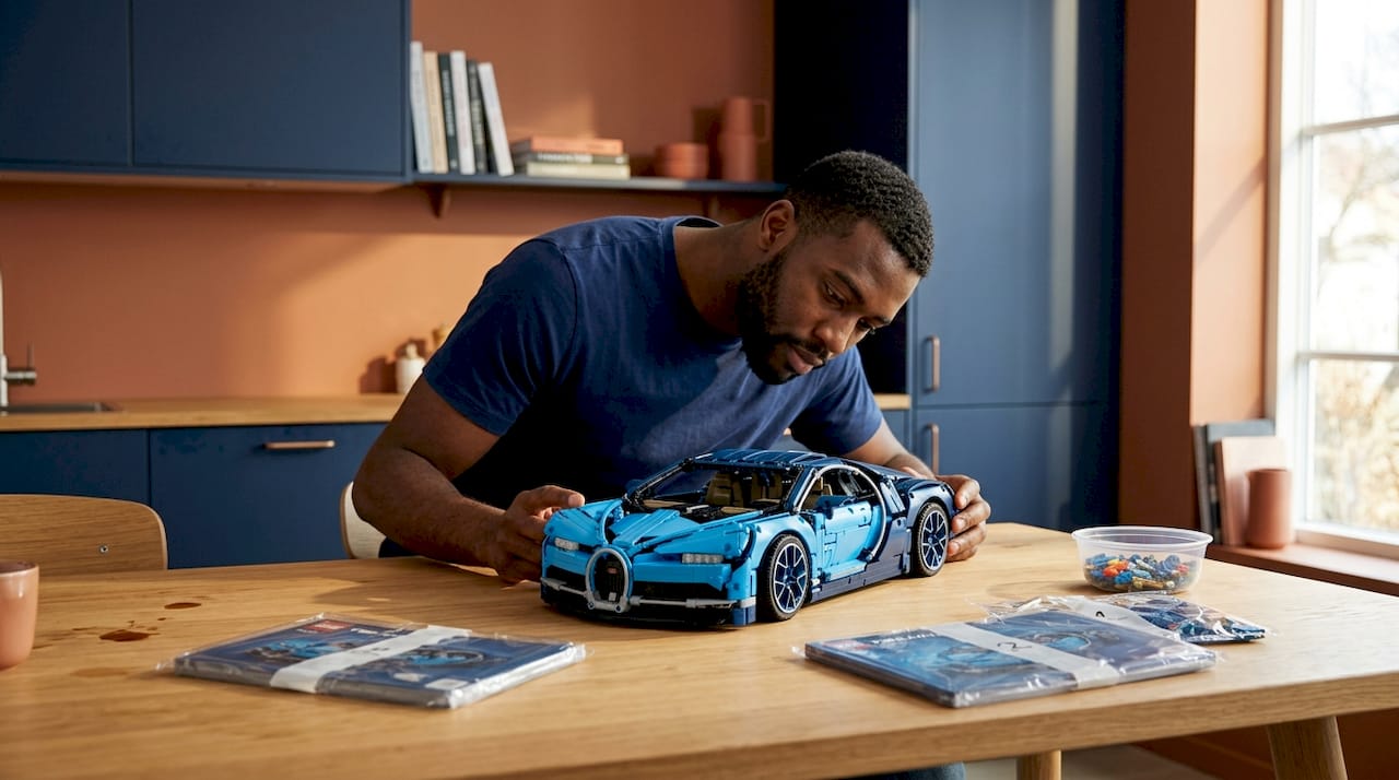La Bugatti Chiron LEGO Technic est enfin montée, pièce par pièce !