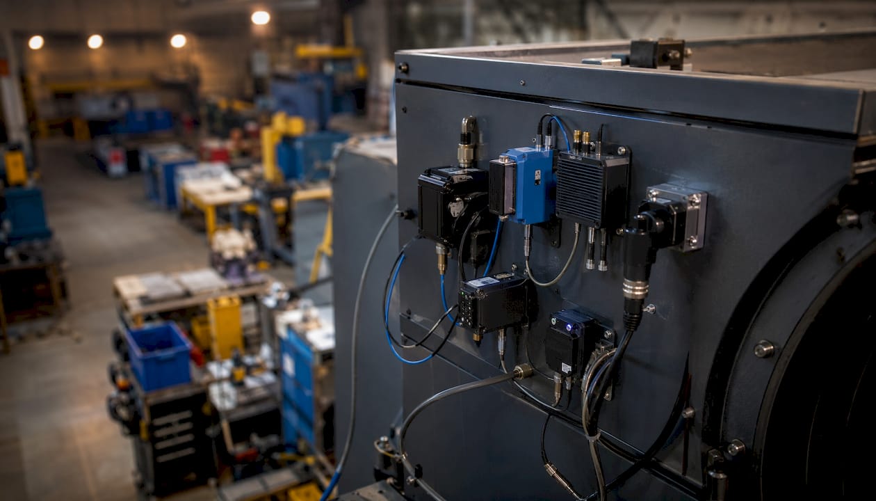 IIoT sensors attached to industrial machine
