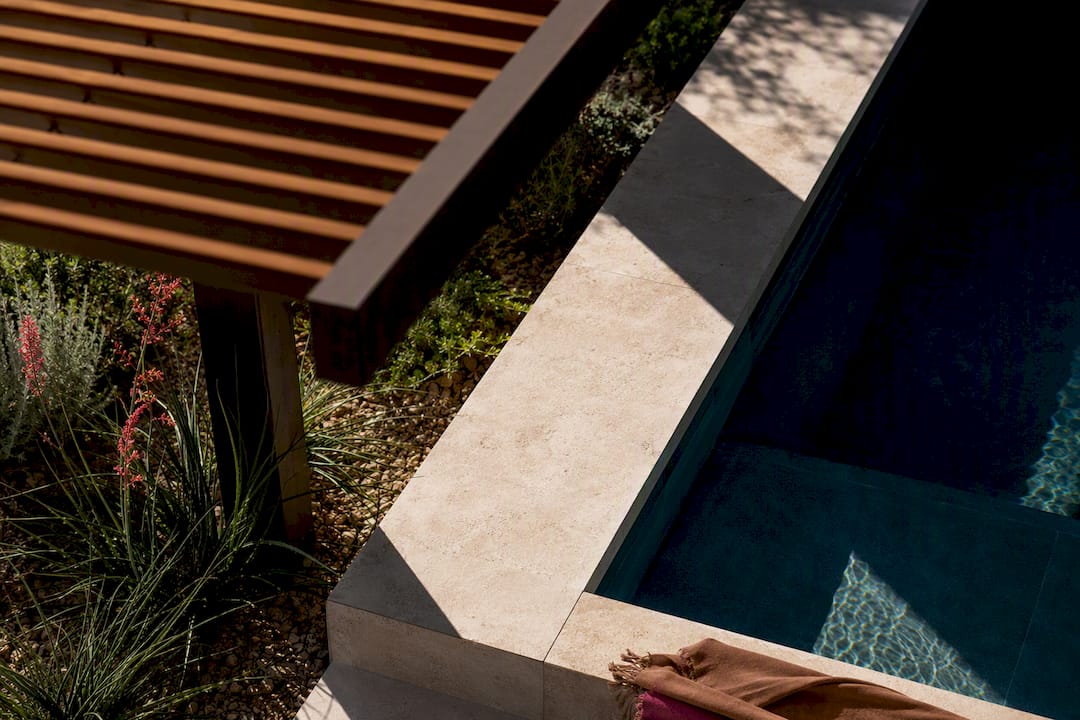 Plunge pool coping divided by sun and shade