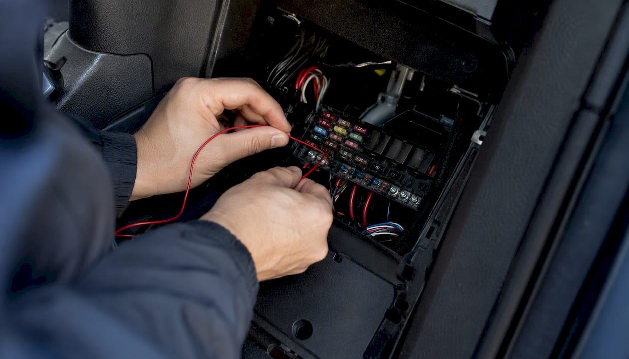 Wiring dash cam to vehicle fuse box