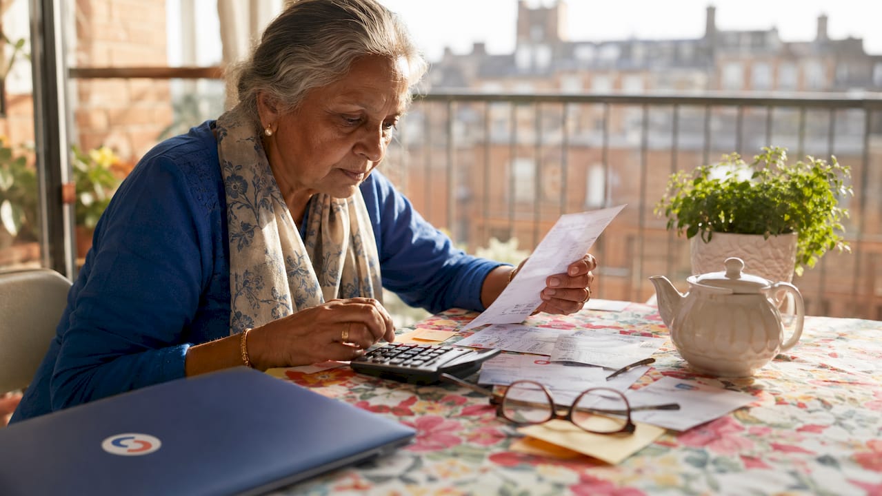 Hands managing UK living expenses budget