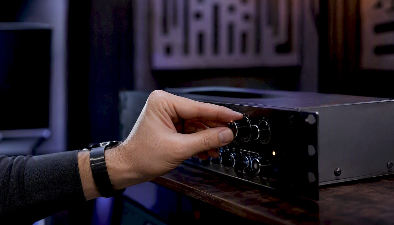 Hand setting crossover frequency dial
