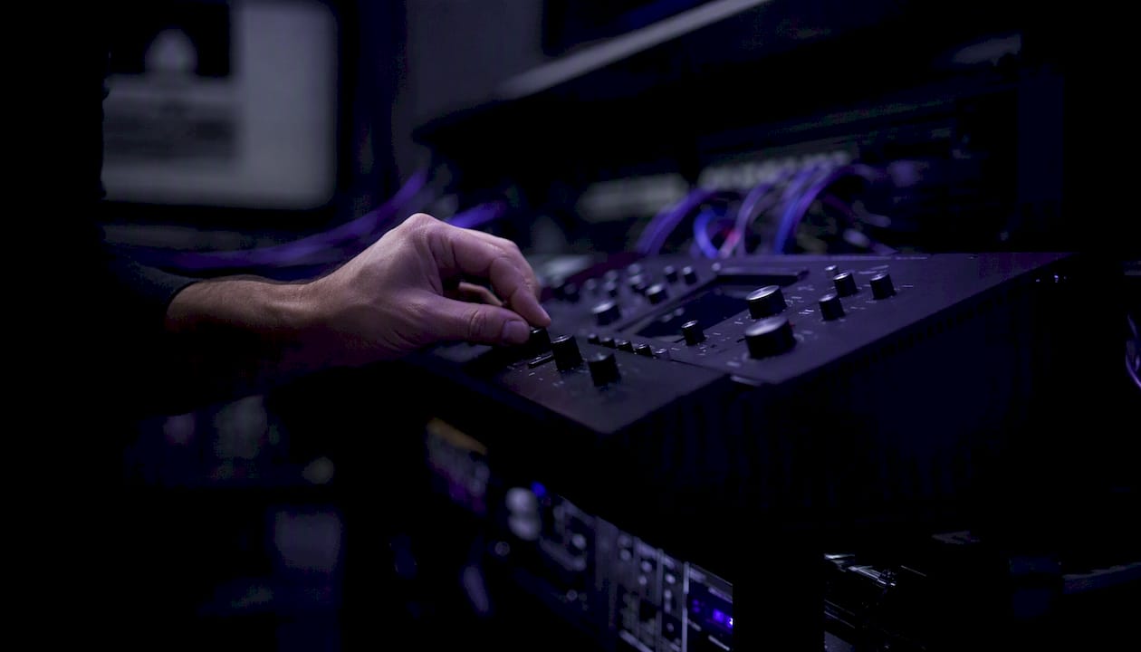 Hand on sample rate converter hardware knob