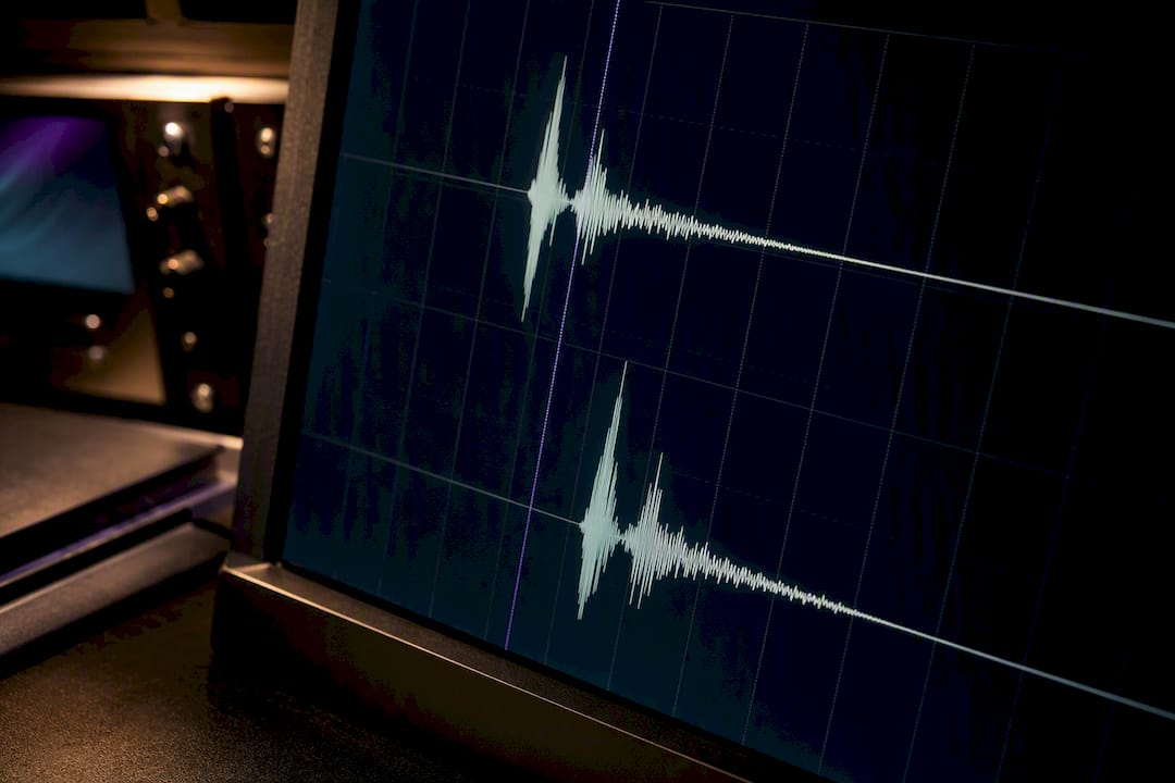 Delayed audio waveforms during lookahead analysis