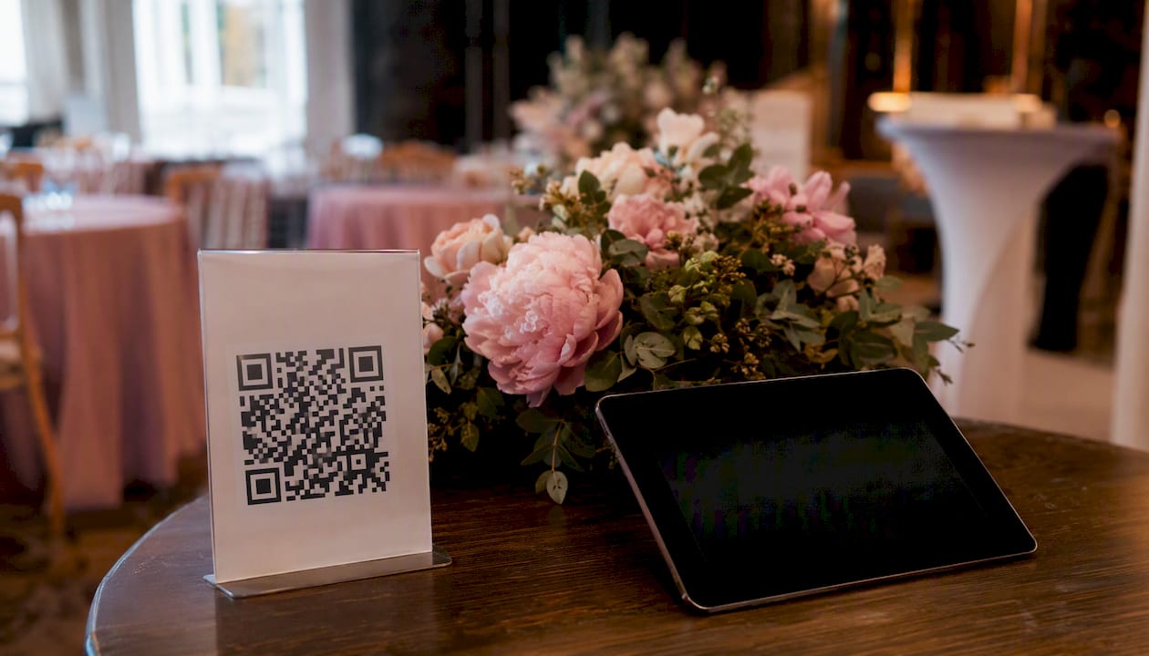 Wedding expo booth QR code tent card