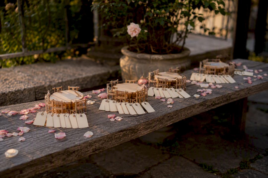 Grouped guest tags arranged on table model seating layout