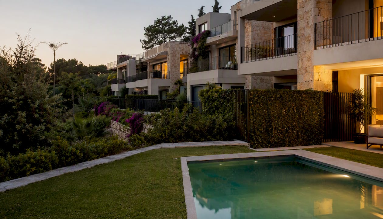 Gardens and terraces at Silverpoint apartments
