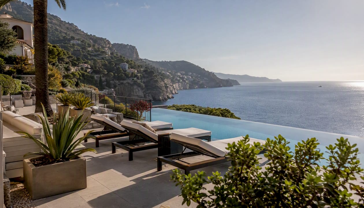 Villa infinity pool and terrace overlooking sea