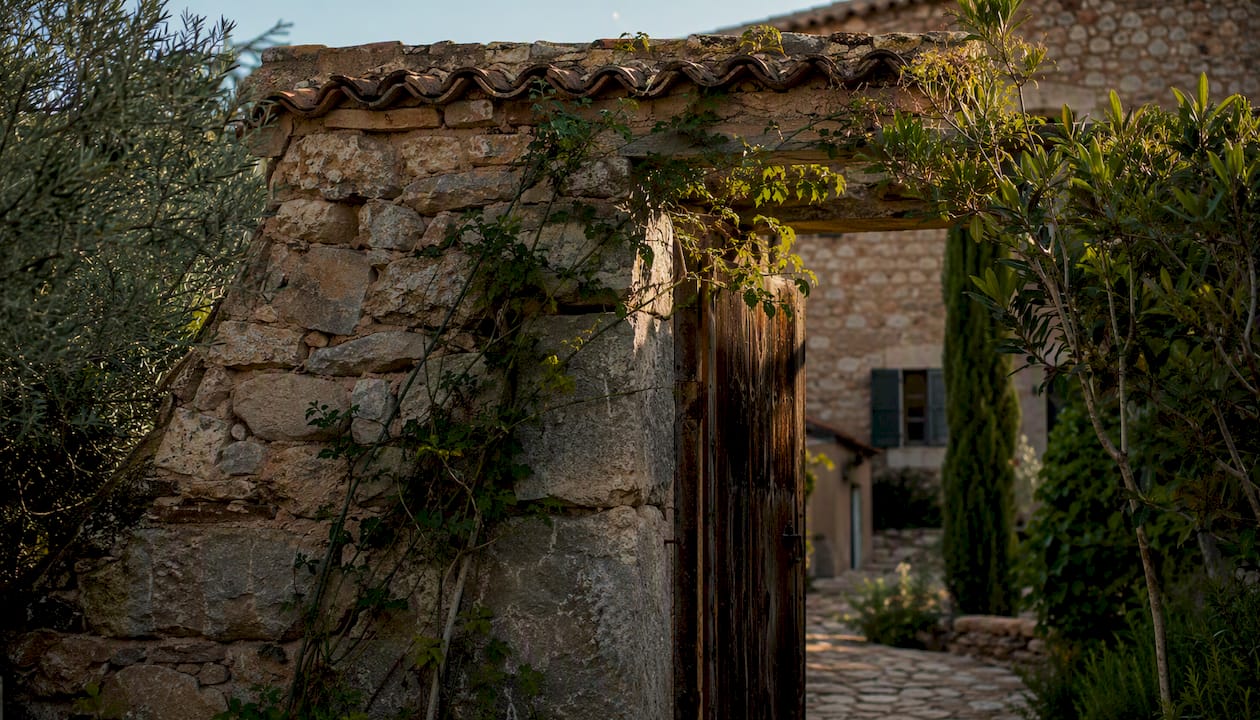 Stone-built rural finca with olive groves