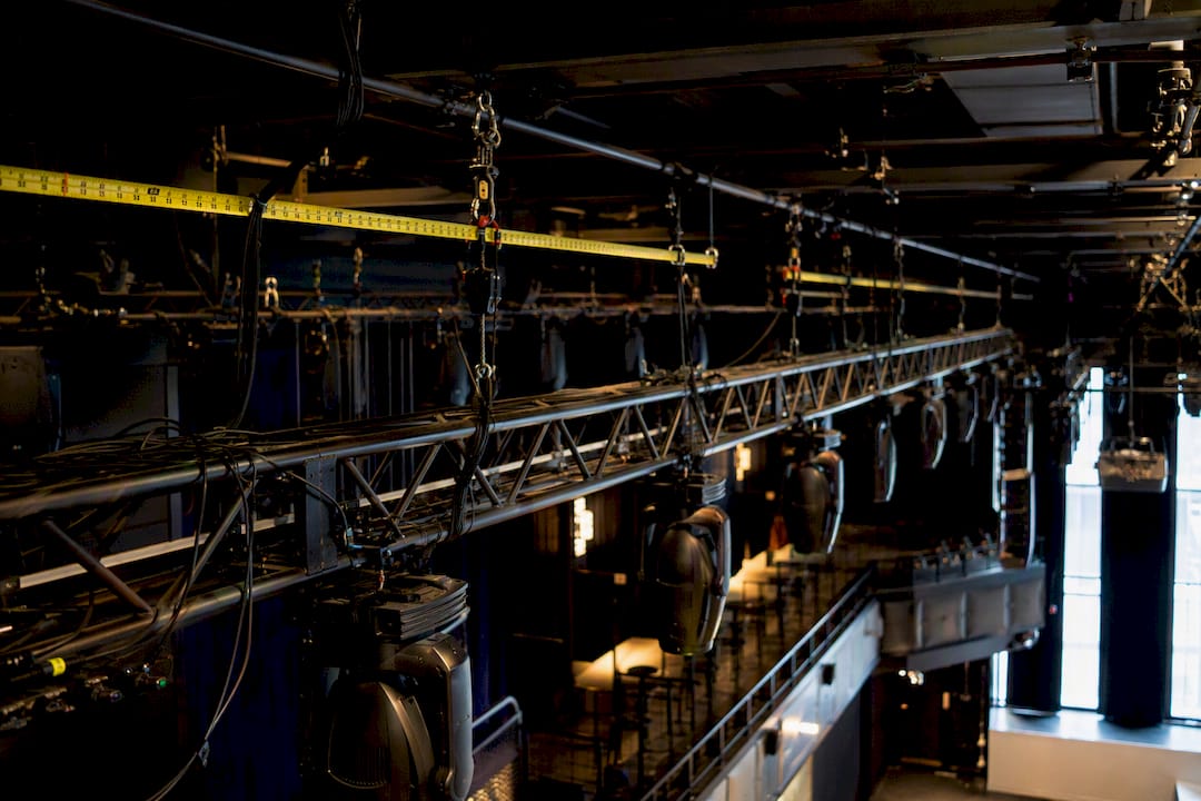 Stage rigging with labeled measurements