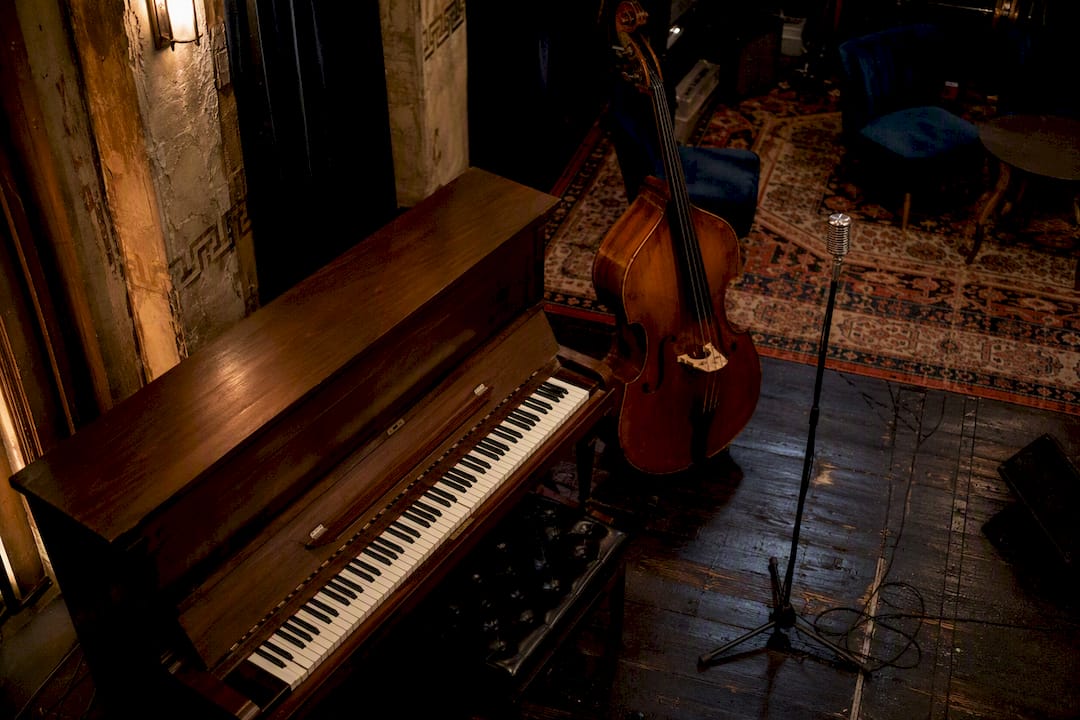 Acoustic instruments on small venue stage