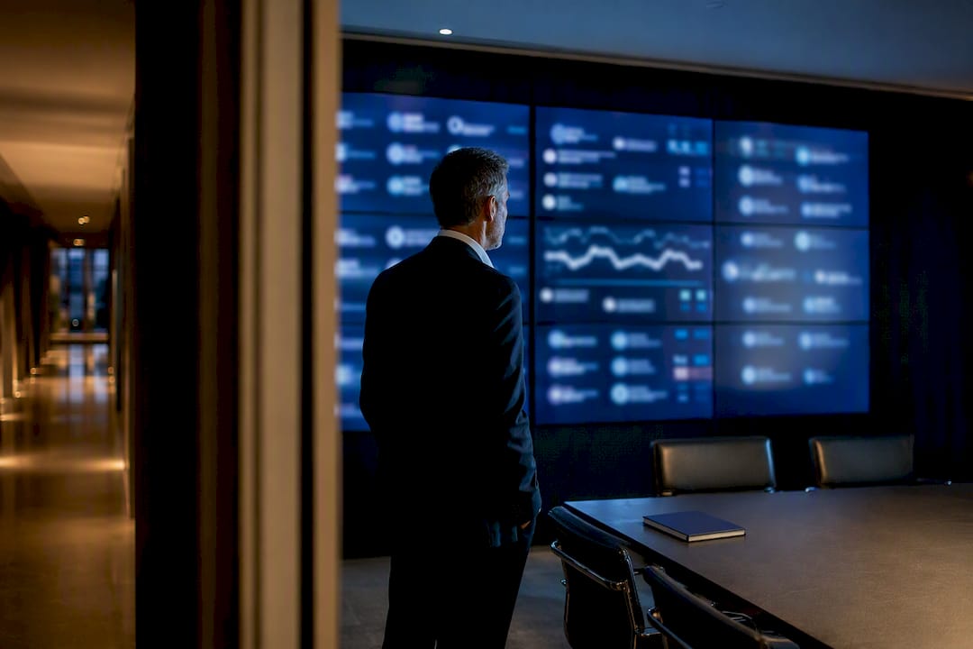 Dirigeant suivant les tendances de sa réputation en ligne