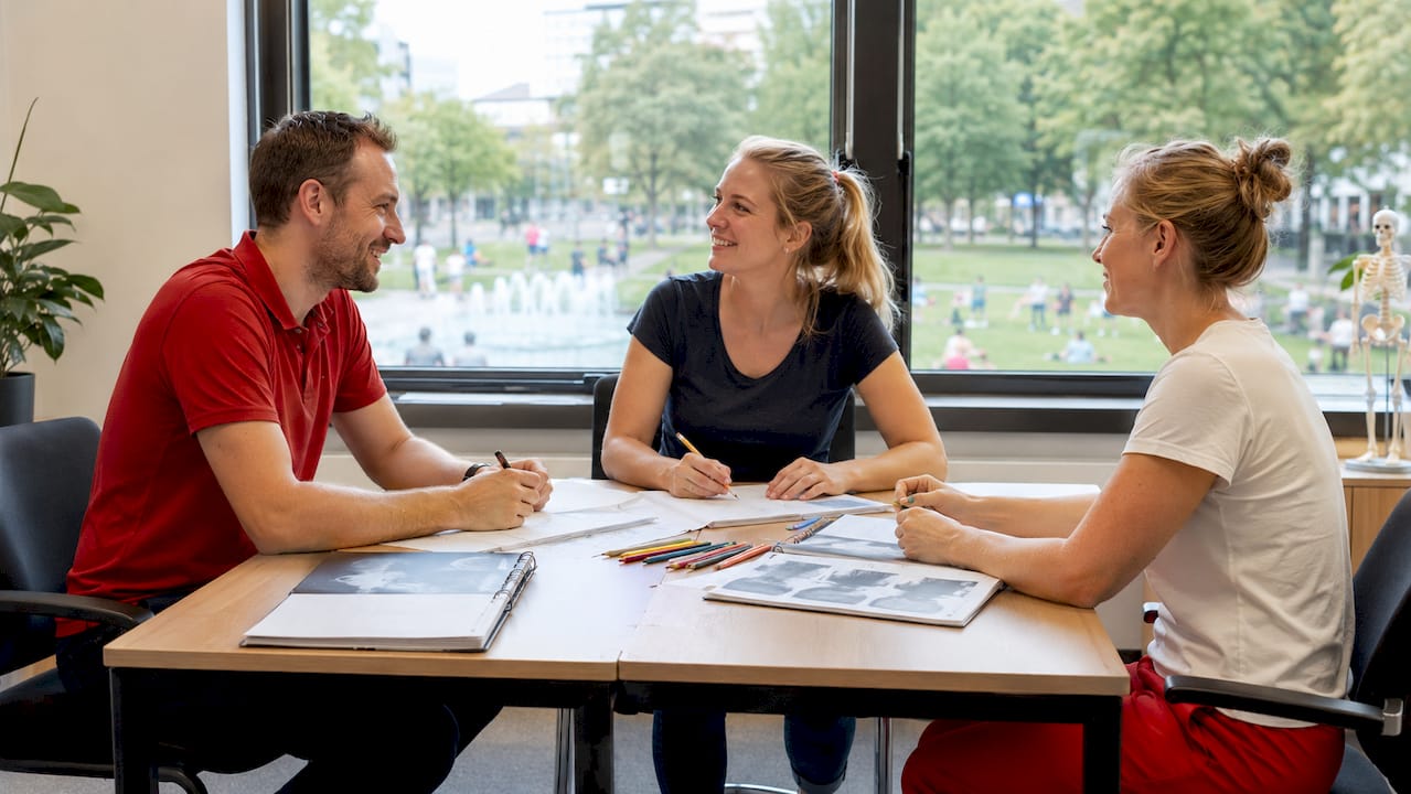 Fysiotherapeuten gaan in gesprek over hoe het vak er in andere landen aan toe gaat