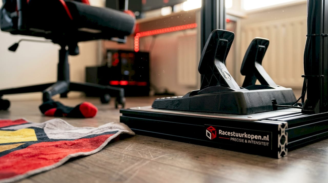 Bij plastic sim racing pedalen zie je na verloop van tijd duidelijk gebruikssporen.