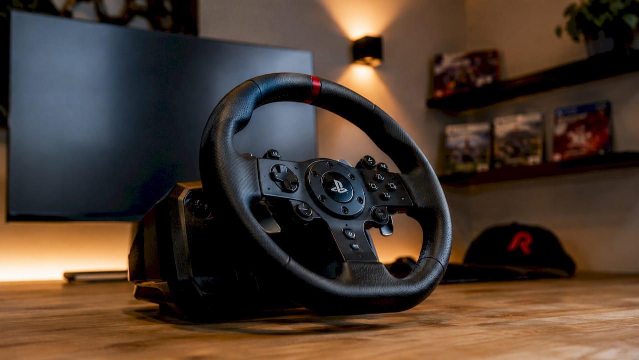 Gedetailleerde close-up van de hardware van het PlayStation racestuur