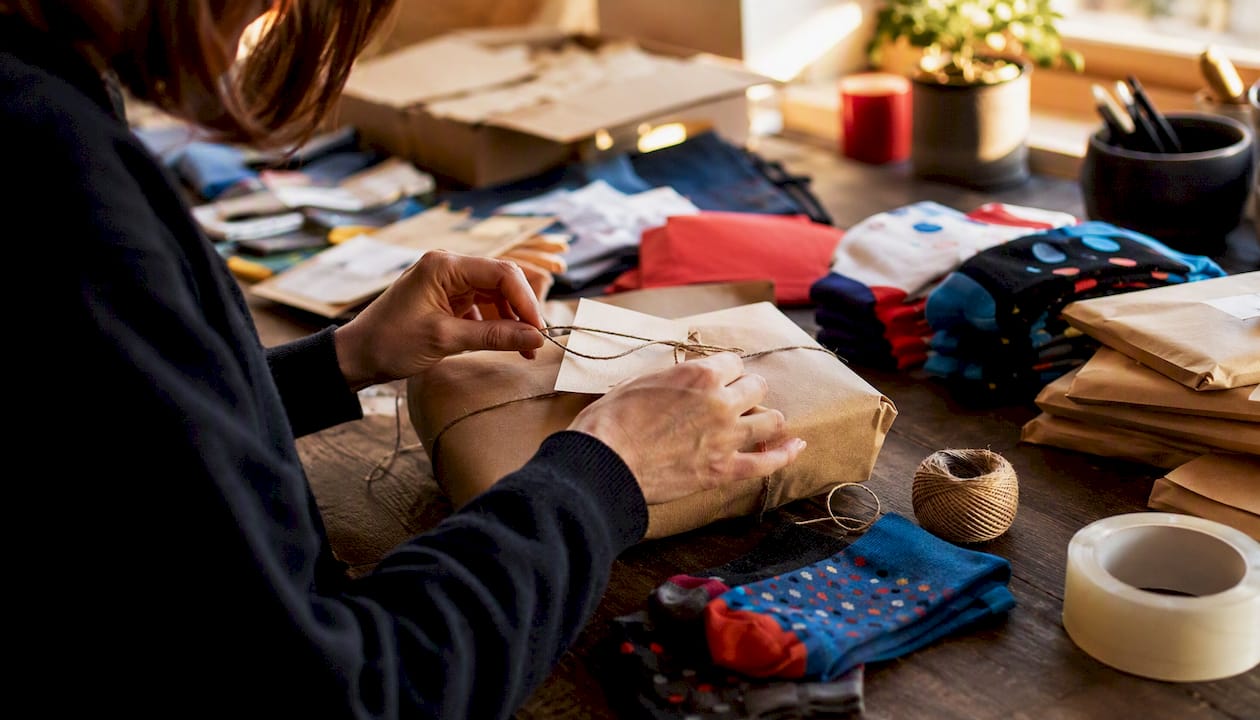 Hand packing order with personal note
