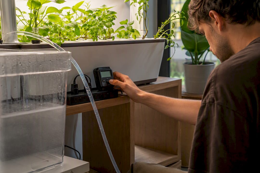 Hand adjusting hydroponic pump timer
