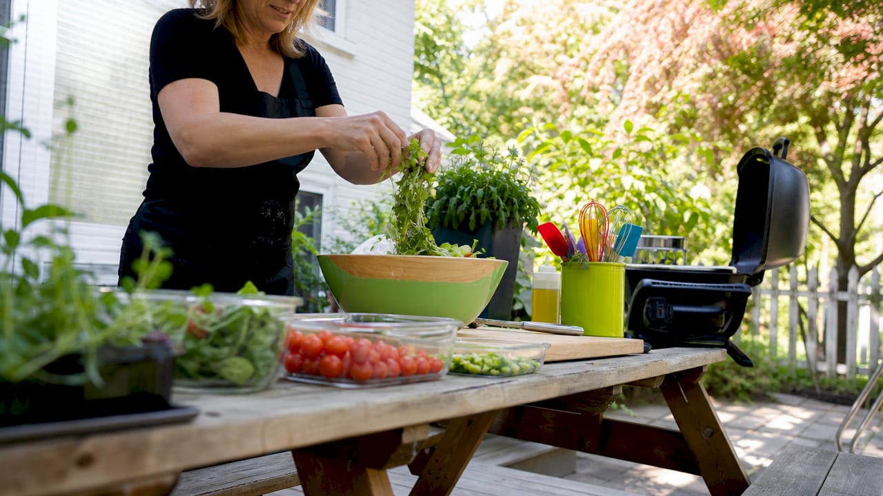 Temporary kitchen zone with cooking supplies