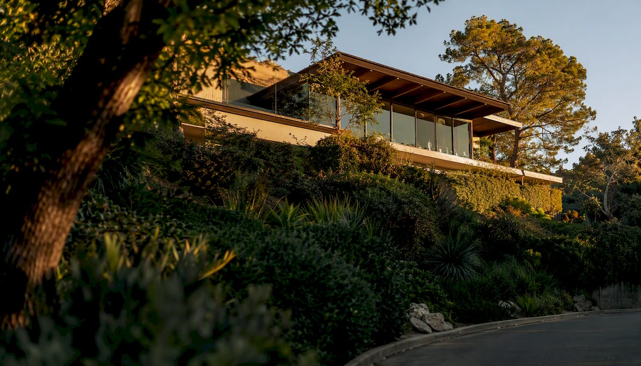 Mid-century modern hillside home privacy
