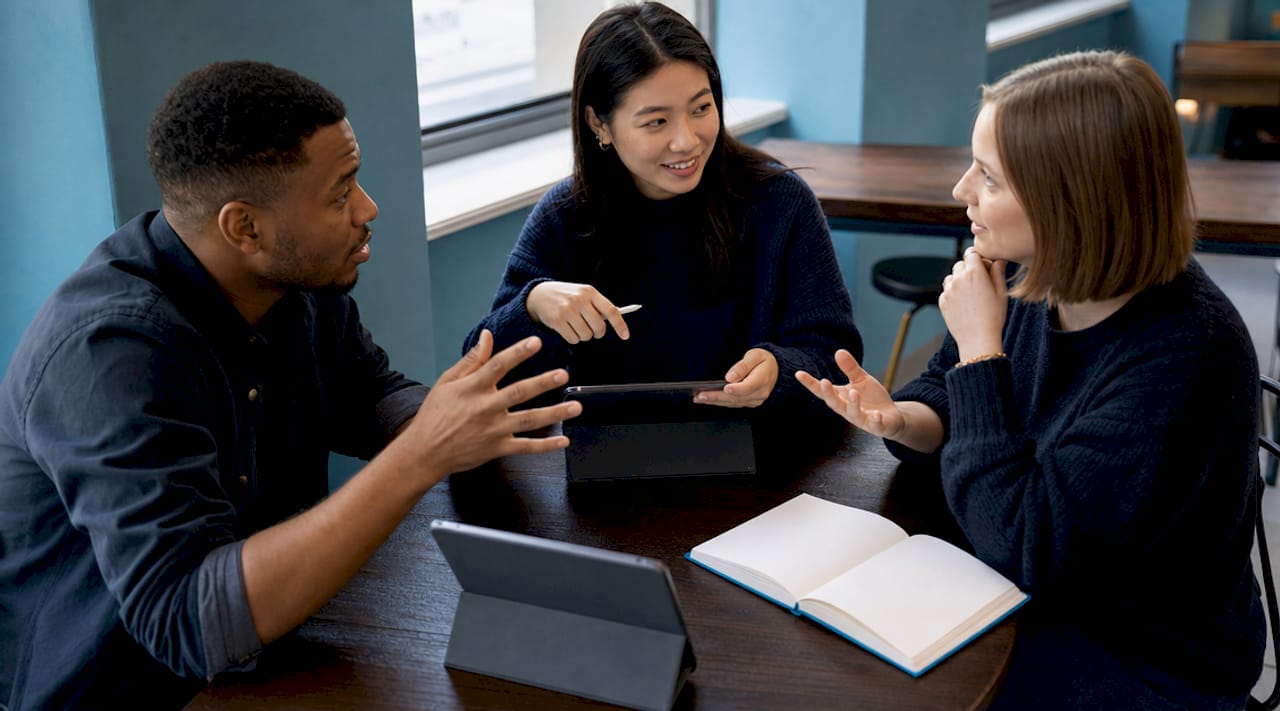 Séance de travail collaboratif pour l’équipe marketing d’une PME