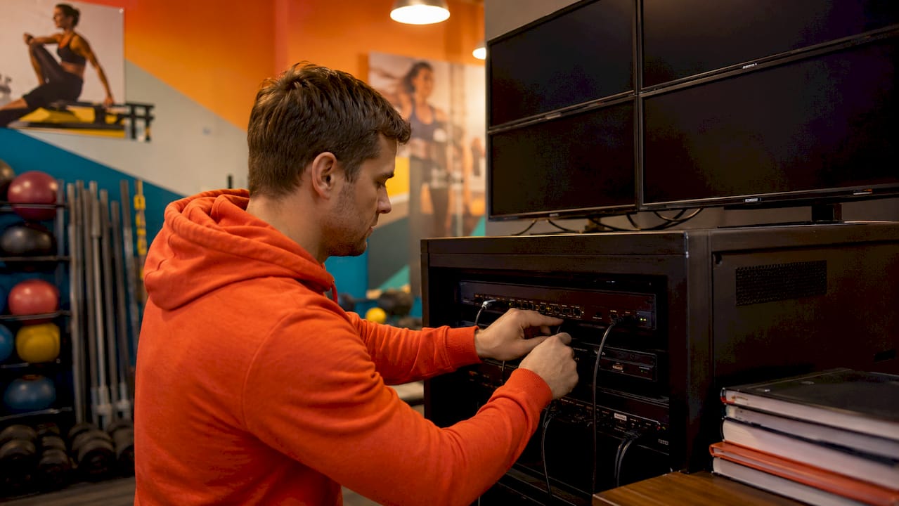 Hands adjusting multi-zone screen hardware setup