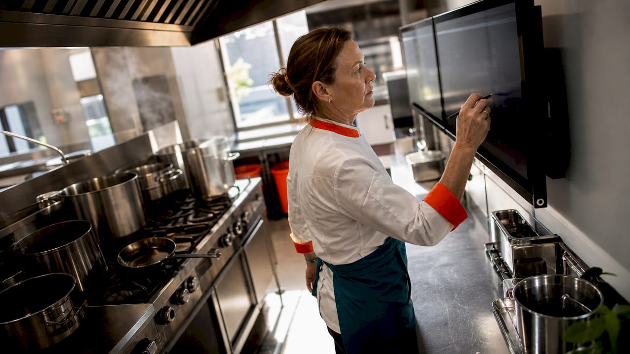 Chef using kitchen-to-screen order display