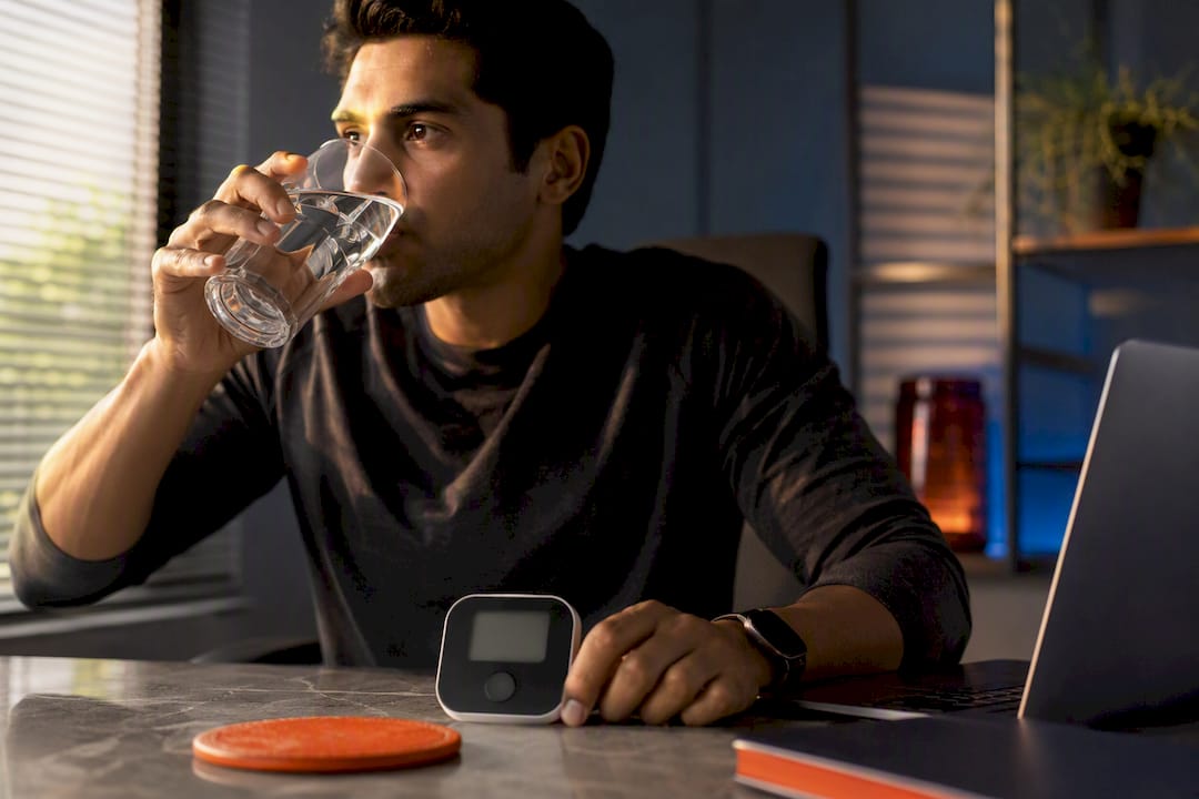 Professional drinking water during fasting craving