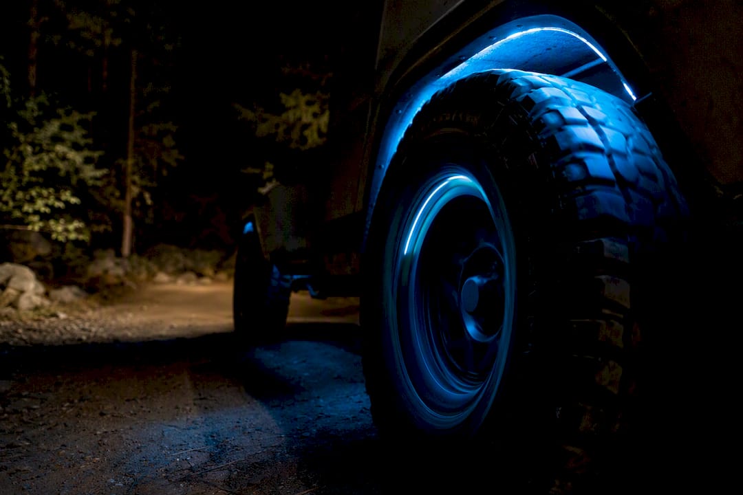 Wheel well lights illuminating tire sidewall at night