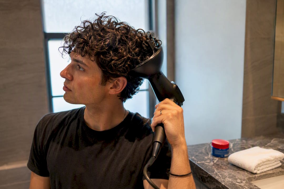 Man diffusing layered medium curls