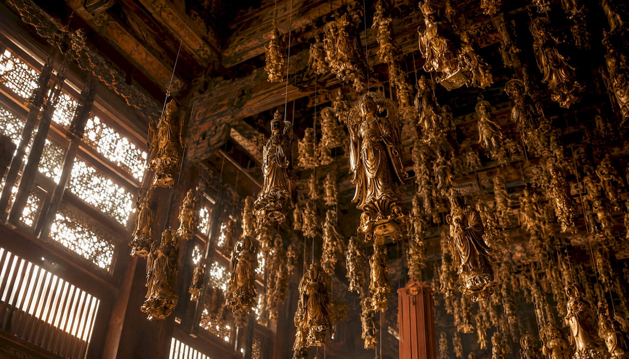 Mahavira Hall suspended gilded sculptures
