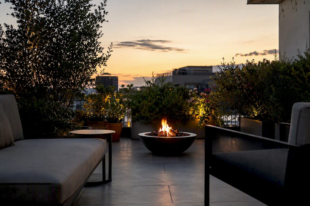 Terrazza con posizionamento sicuro del braciere e barriere vegetali