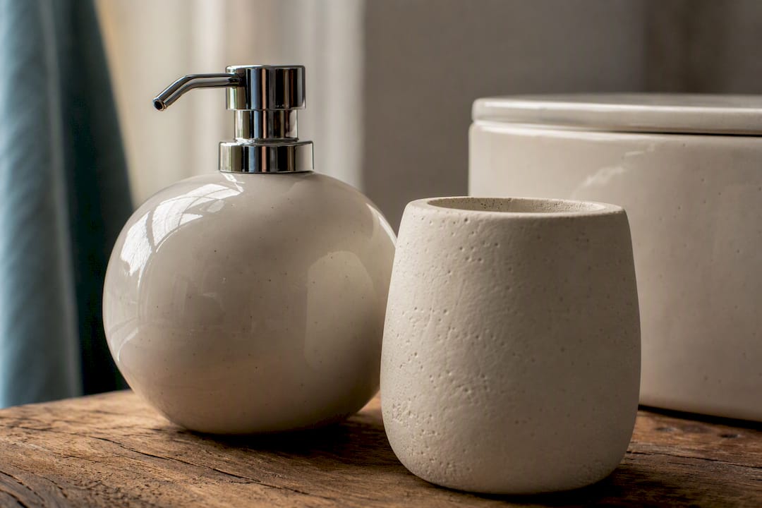 Confronto delle texture tra materiali in ceramica e resina
