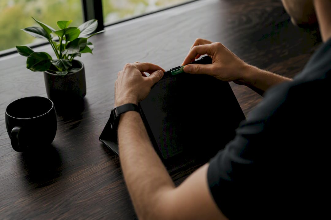 Hands setting stop-loss marker on tablet