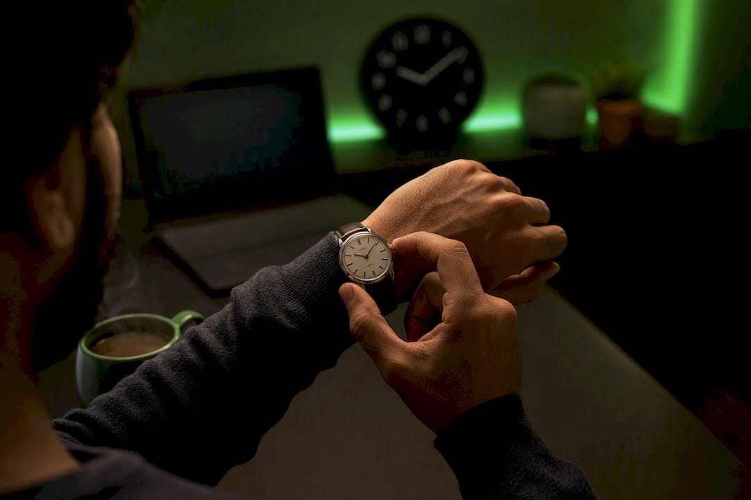 Trader setting wristwatch timer