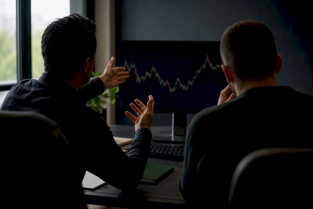 Mentor discussing price action in live trading session
