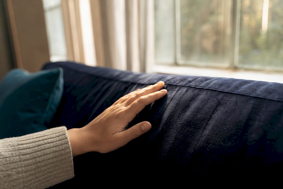 Hand brushing velvet sofa fabric pile