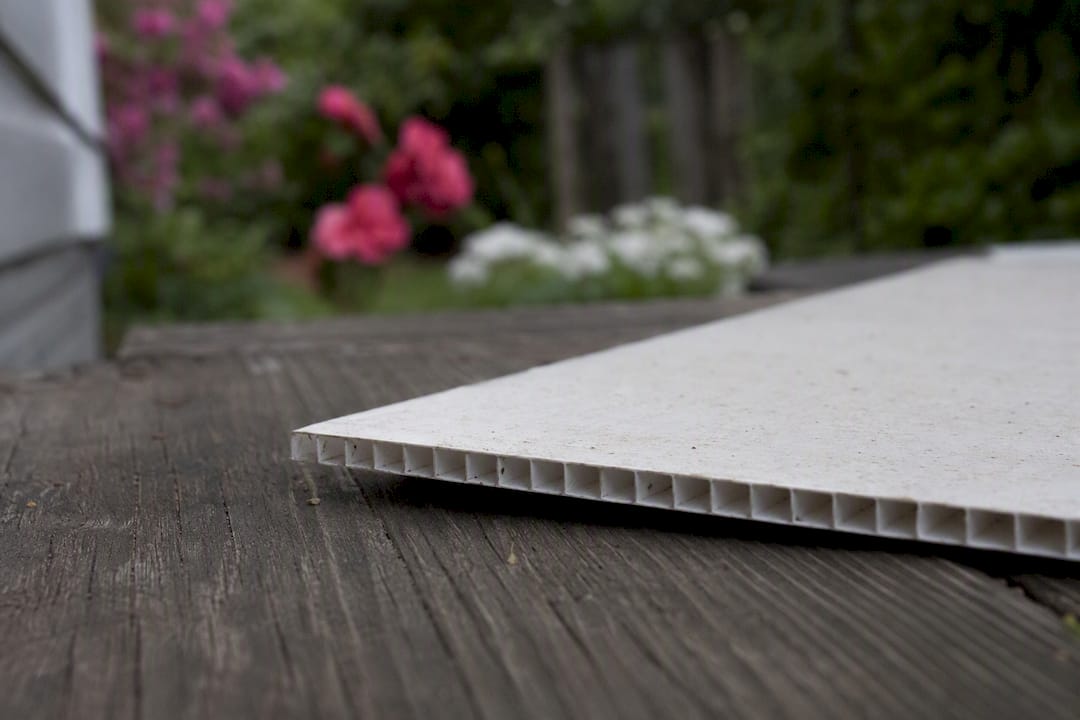 Close-up of corrugated plastic yard sign edge