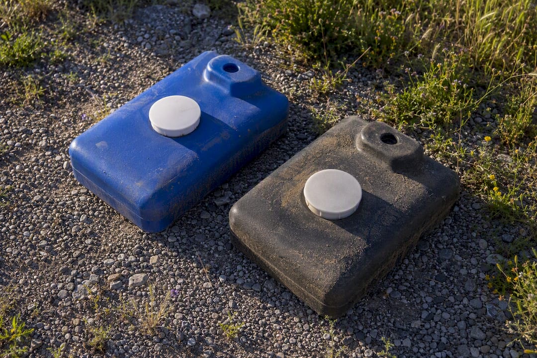 Water and sand ballast bases for yard signs
