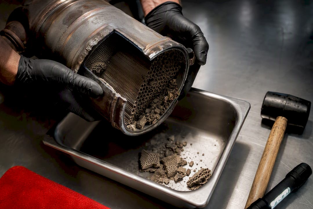 Loose catalytic converter substrate under inspection