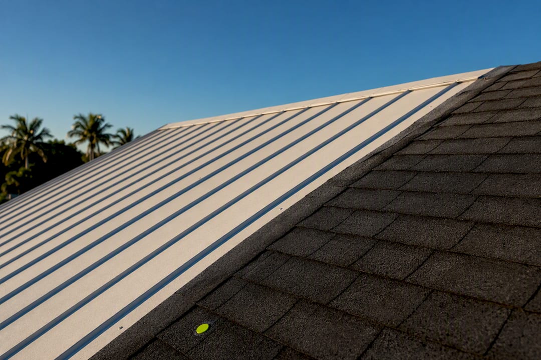 Cut Florida Cooling 18–26% With the Right Roof Color